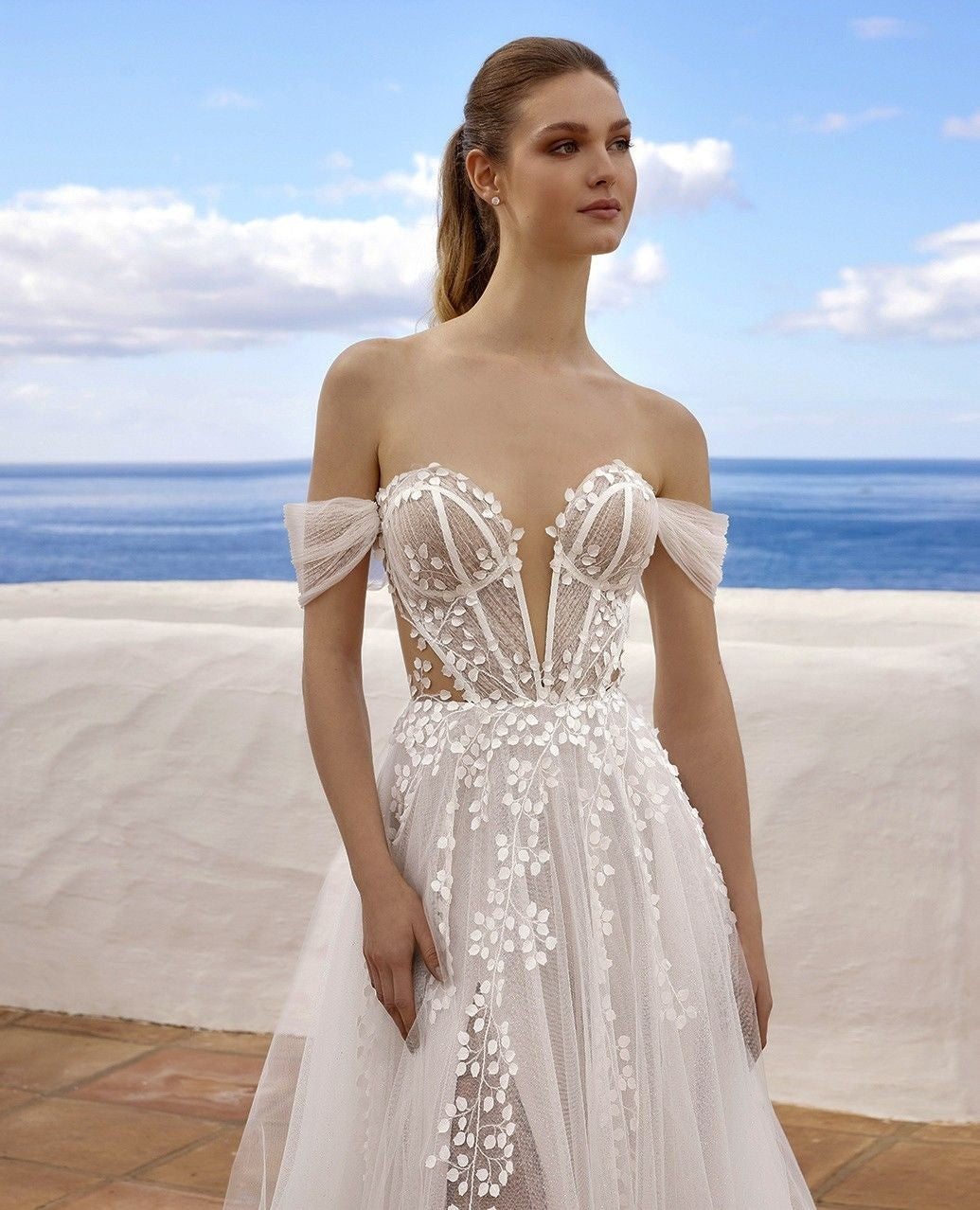 Vestido de Noiva com Corpete, Saia em A, Tule Brilhante, Vestido Nupcial Ombro a Ombro, Fenda Alta, Vestido de Noiva Ms032601
