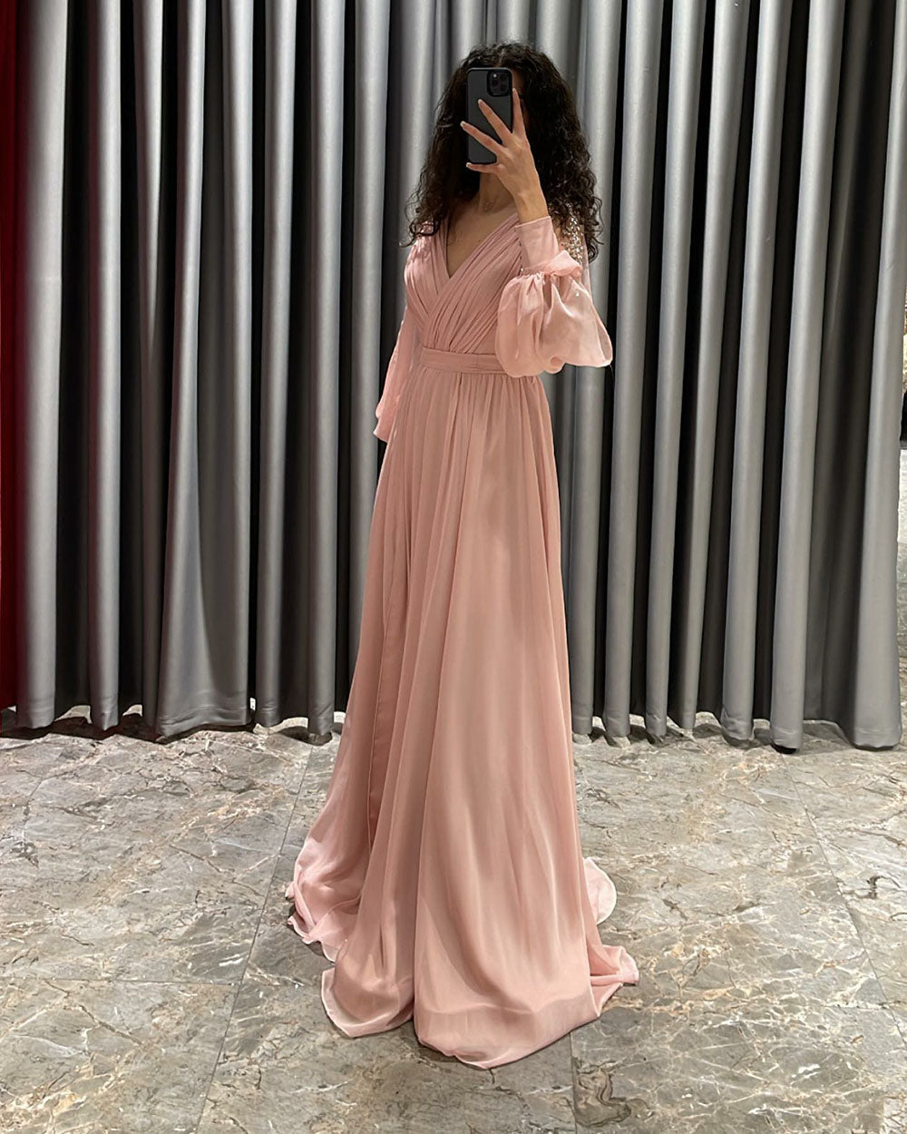 Abito da sera prom con scollo a V in chiffon, perline, paillettes, maniche lunghe, abito da festa con spacco Ms2503153