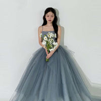 Abito da ballo principessa in tulle con spalline sottili, abito da sposa grigio con gonna gonfia