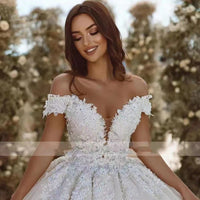 Abiti da sposa a gonna ampia eleganti con scollo a cuore, spalle scoperte, pizzo, applicazioni di perline, abito da sposa