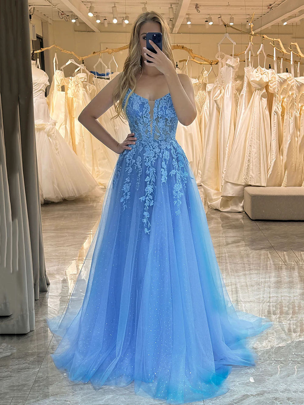 Vestido de Baile Formal Elegante com Aplicação de Renda Azul, Alças Finas e Tule com Ilusão Ms2504101