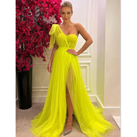 Robe de soirée élégante en tulle à une épaule avec fente haute pour remise de diplôme