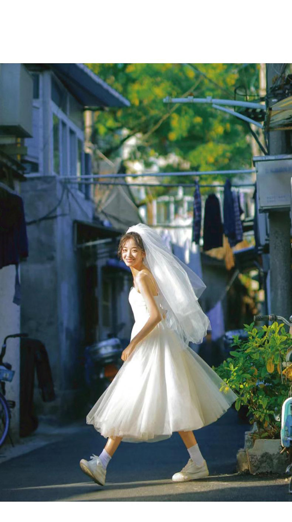Dolci Abiti da Sposa Semplici e Corti alla Moda con Spalline a Spaghetti Abito da Sposa in Tulle Su Misura Abito da Sposa