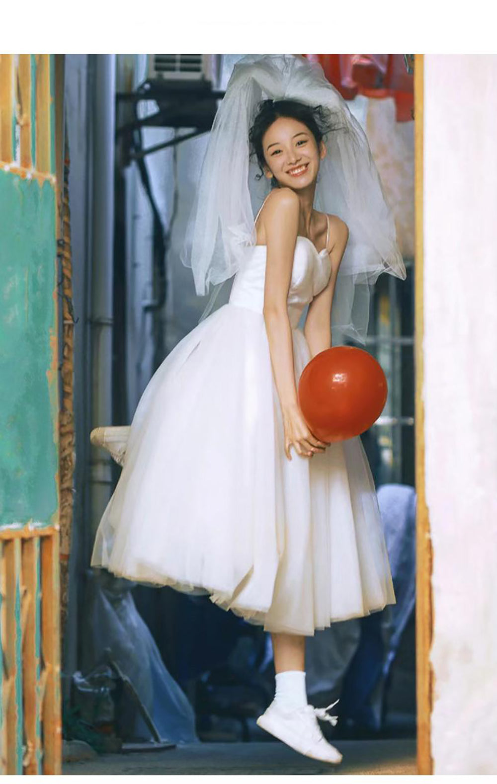 Dolci Abiti da Sposa Semplici e Corti alla Moda con Spalline a Spaghetti Abito da Sposa in Tulle Su Misura Abito da Sposa