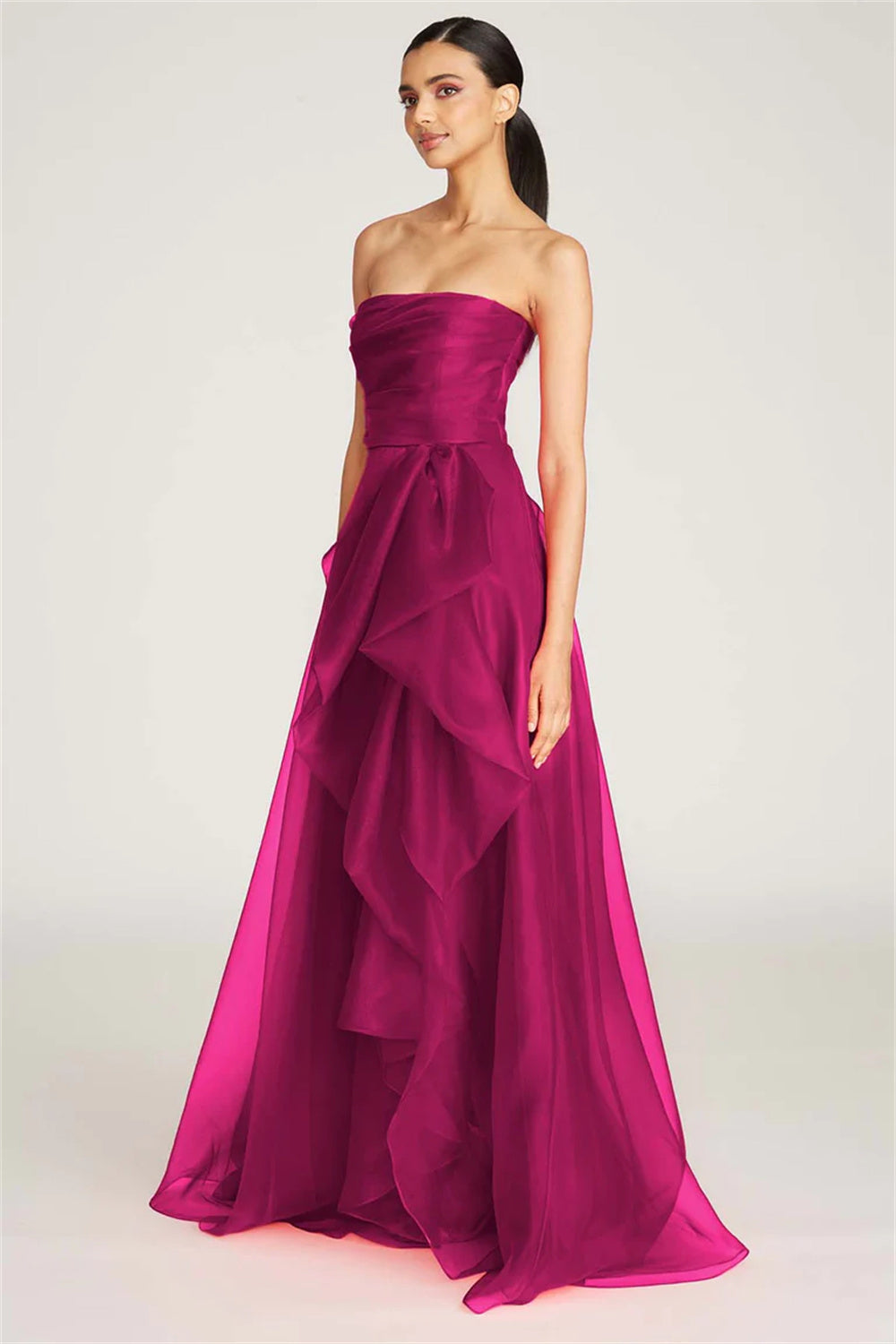 Vestido de baile formal preto chique com folhos em camadas de tule, sem alças, vestido de festa para a noite Ms2503292