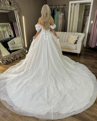 Luxurious Wedding Dresses For Women Off The Shoulder A Line Princess Lace Appliques Wedding Gown Long Train Bridal Dress