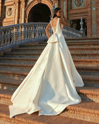Sexy abito da sposa senza maniche con scollo a V profondo, applicazioni in pizzo, raso, linea ad A, grande fiocco