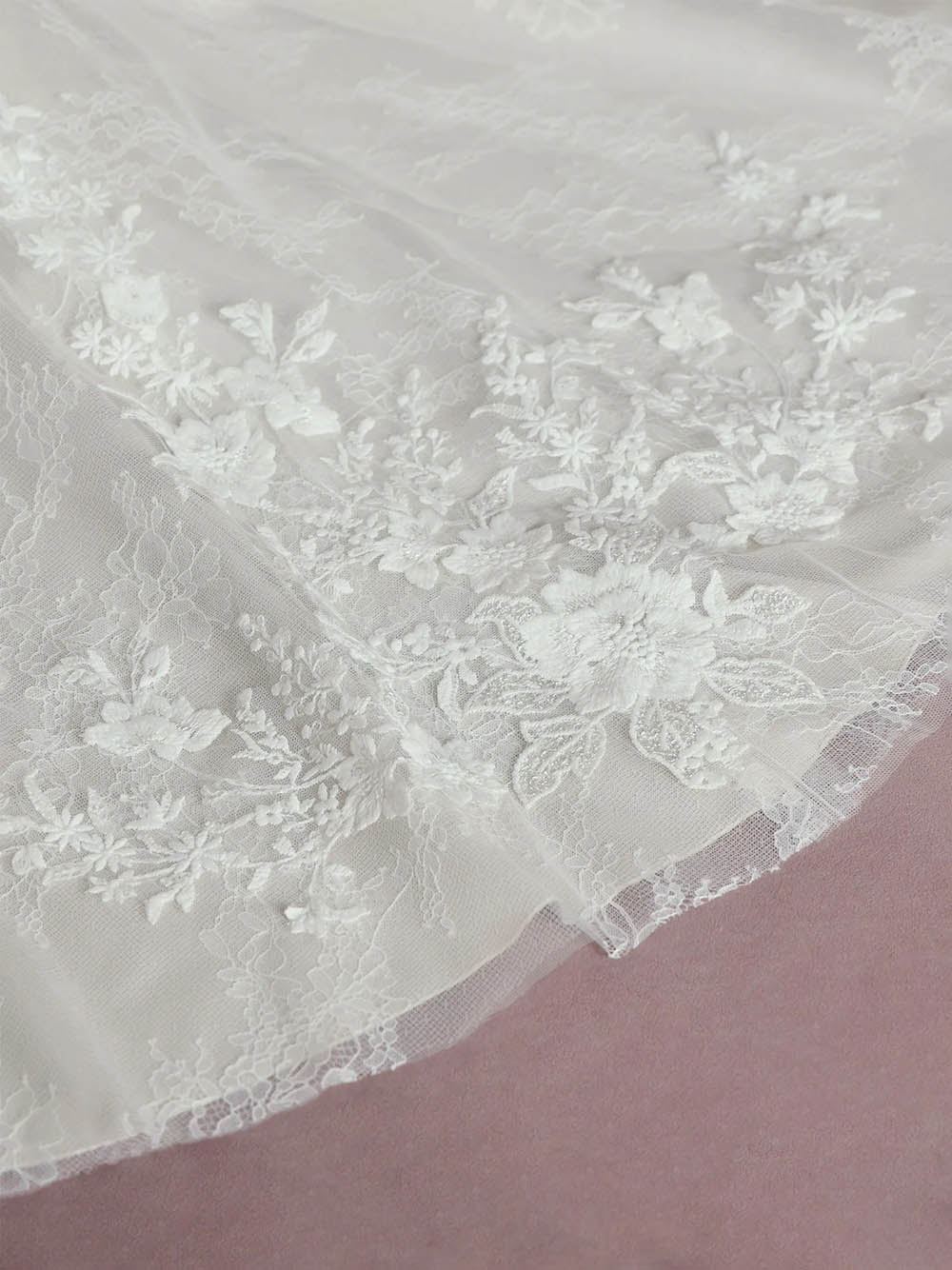 Robes de mariée à manches longues pour mariée Robes de mariée à col en V Robes de mariée en dentelle et tulle pour femmes avec traîne