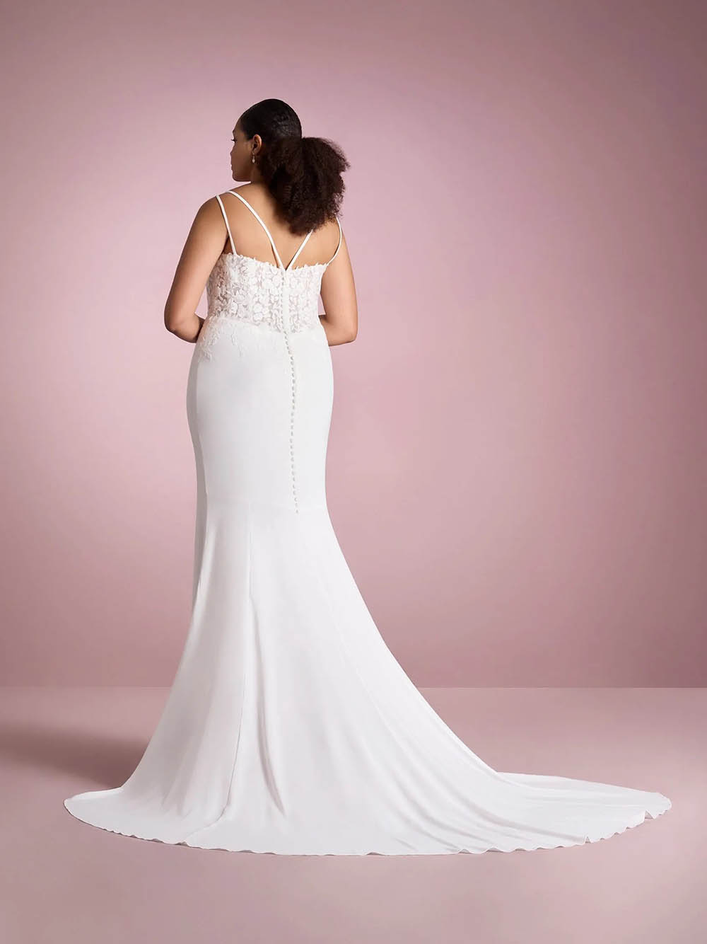 Robes de mariée à manches longues pour mariée Robes de mariée à col en V Robes de mariée en dentelle et tulle pour femmes avec traîne