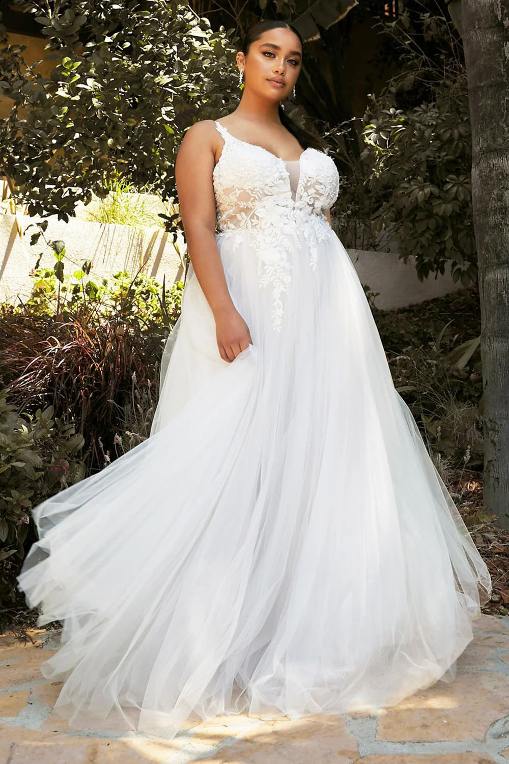 Abiti da sposa con scollo a V per donne taglie forti, applicazioni in pizzo e tulle, abito da sposa 2025