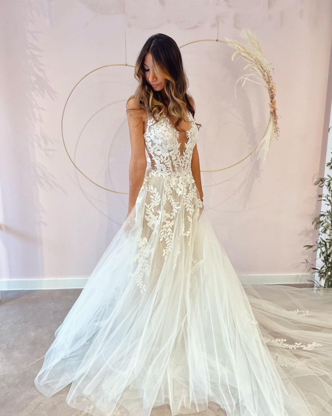 Sexy A-Line Backless Wedding Dress Lace Applique Beaded Tulle Wedding Gowns Boho Bridal Dress