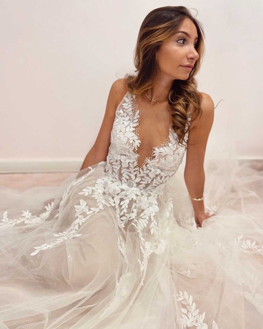 Sexy A-Line Backless Wedding Dress Lace Applique Beaded Tulle Wedding Gowns Boho Bridal Dress