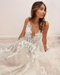 Sexy A-Line Backless Wedding Dress Lace Applique Beaded Tulle Wedding Gowns Boho Bridal Dress