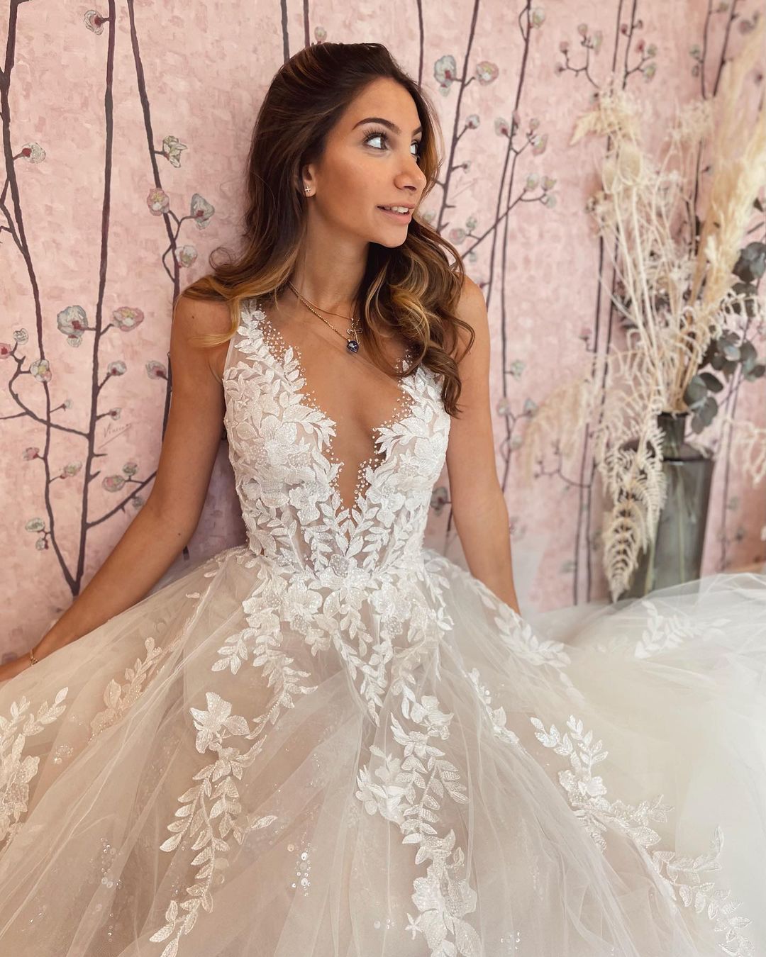 Sexy A-Line Backless Wedding Dress Lace Applique Beaded Tulle Wedding Gowns Boho Bridal Dress