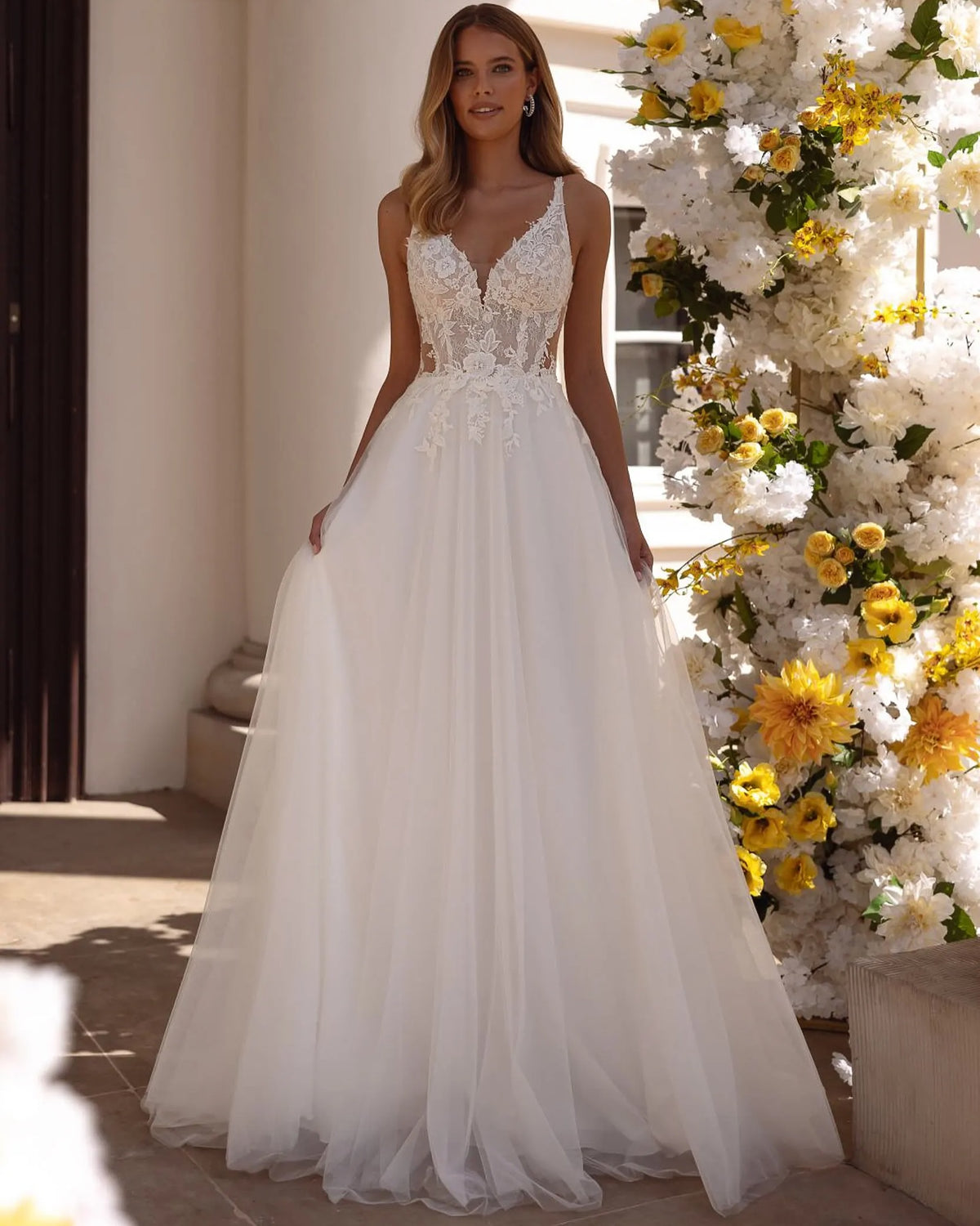 Romantic Illusion Lace Wedding Dress A-Line Tulle Bridal Gown Open Back Bride Dress Ms2505204