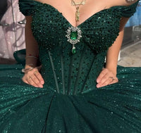 Robes de Quinceanera à bretelles spaghetti avec dentelle papillon et perles Robes de bal en tulle scintillant Robes Sweet 16