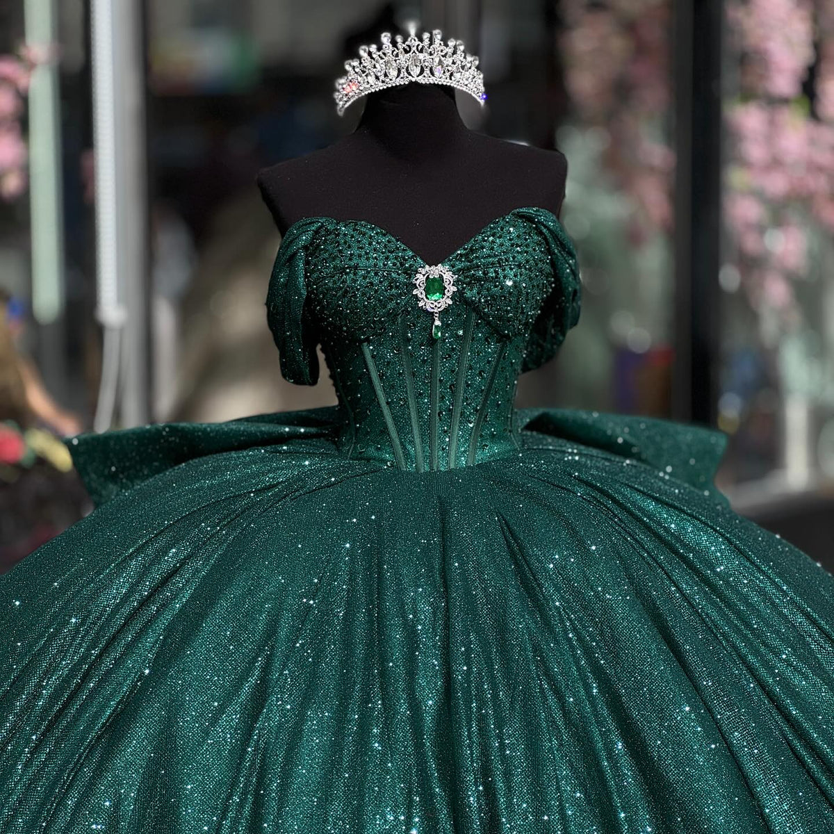 Robes de Quinceanera à bretelles spaghetti avec dentelle papillon et perles Robes de bal en tulle scintillant Robes Sweet 16