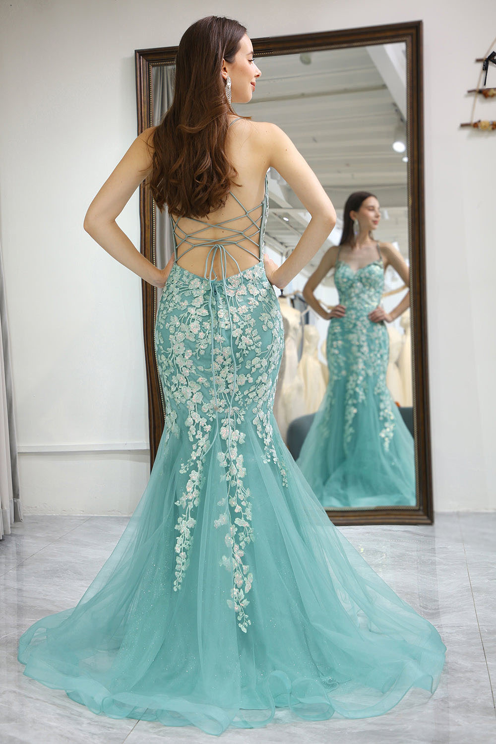 Vestido de Baile Elegante em Camadas com Aplicações de Renda, Sem Mangas, Pregas, Vestido Formal Ms2504071