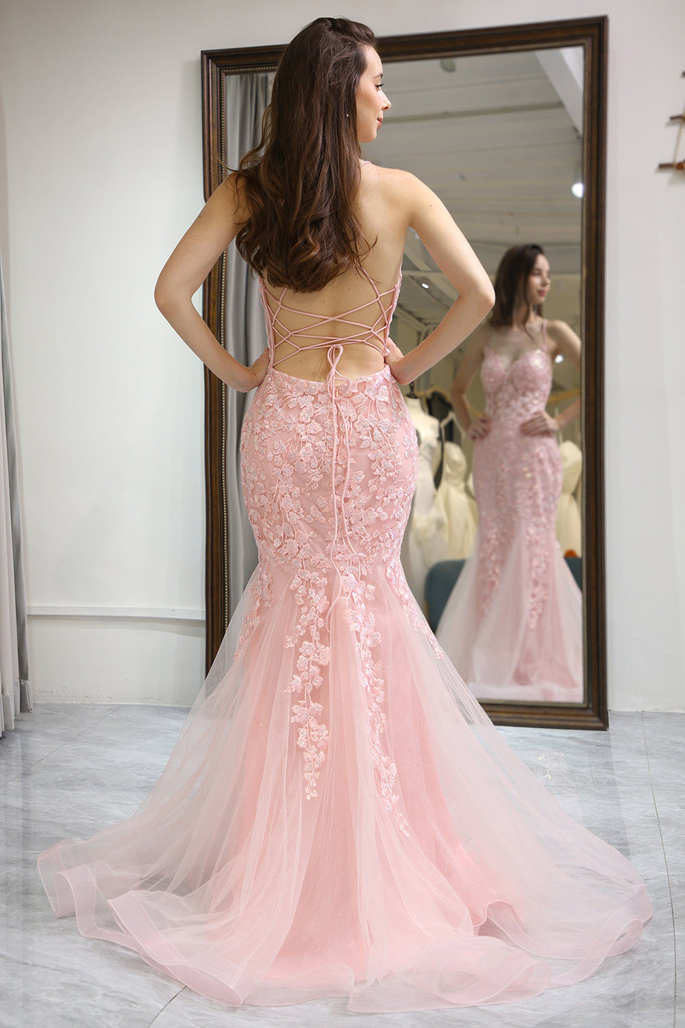 Vestido de Baile Elegante em Camadas com Aplicações de Renda, Sem Mangas, Pregas, Vestido Formal Ms2504071