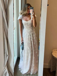 Robe de soirée longue en tulle à bretelles spaghetti et décolleté plongeant pour femme