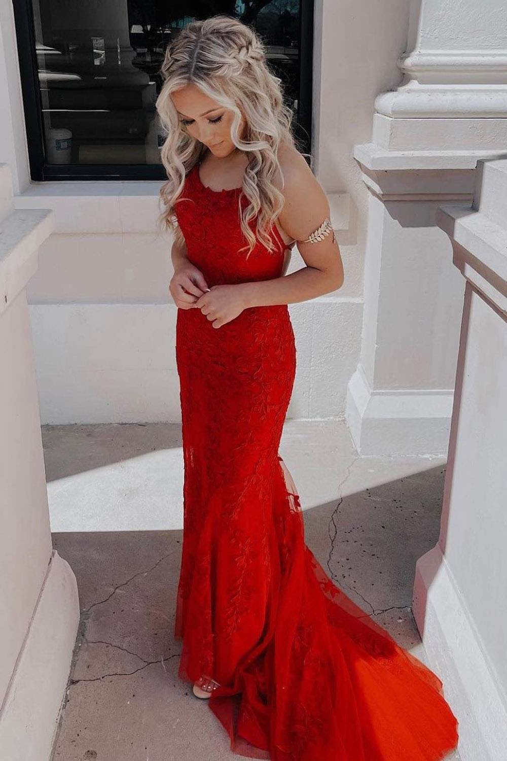 Elegante abito da sera a strati con applicazioni in pizzo, senza maniche, arricciato, abito formale Ms2504071