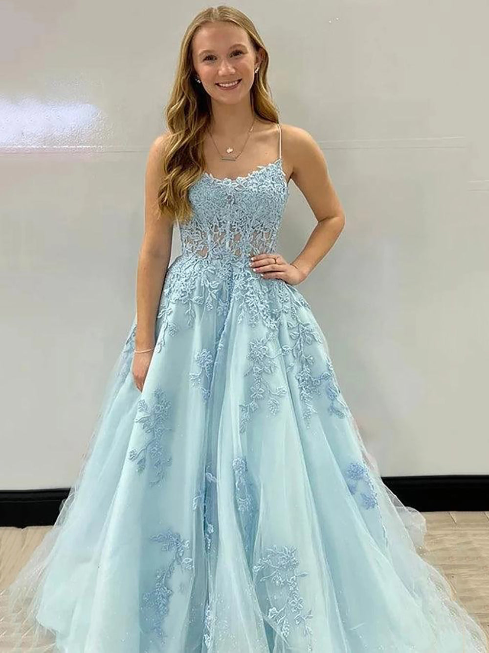 Ballkleid mit tiefem Ausschnitt und Spaghettiträgern, A-Linie, Tüll, Abendkleid, langes formelles Kleid für Damen
