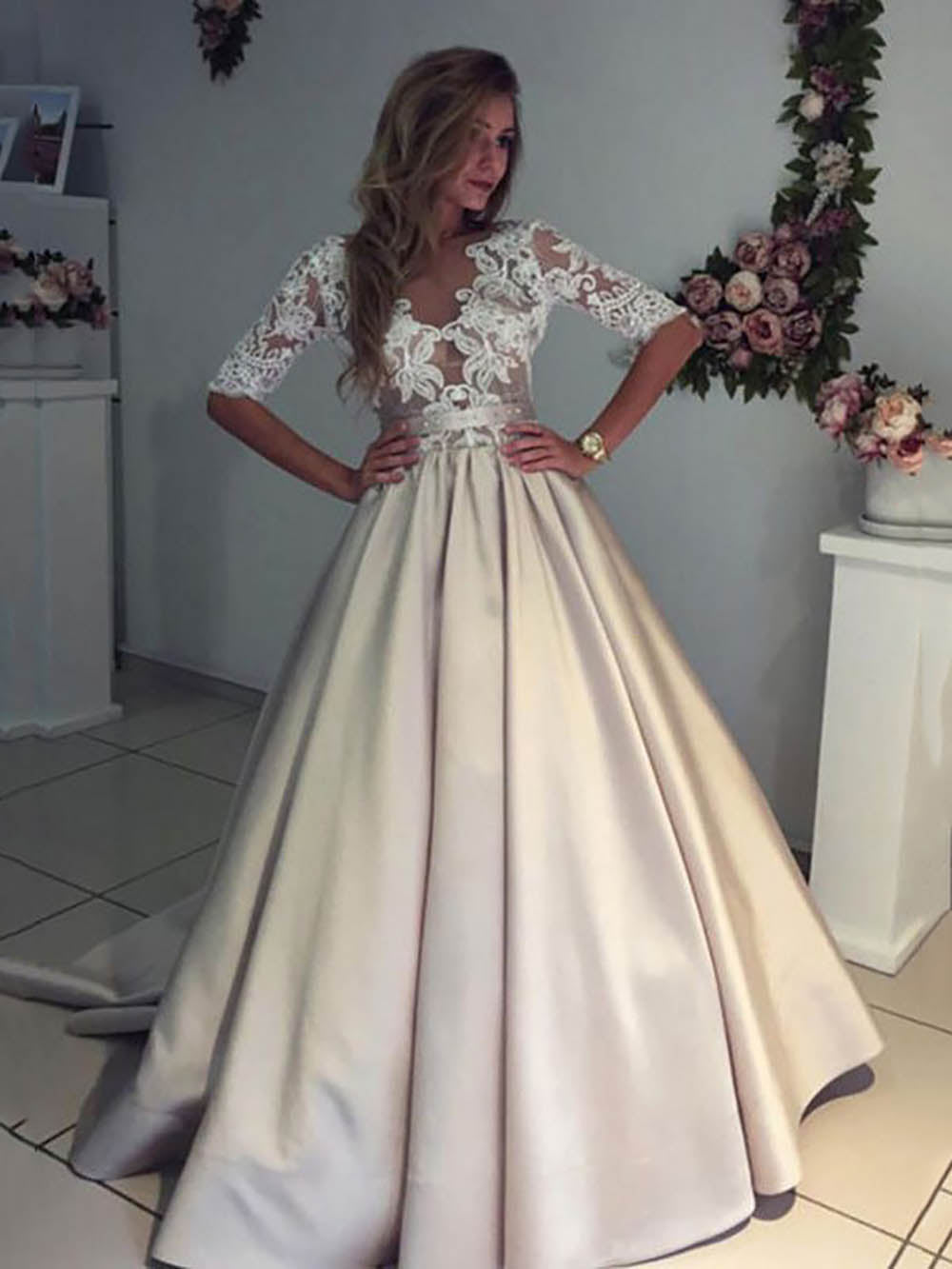 Lace Appliques Satin Ball Gown Wedding Dress Half Sleeves Vintage Bridal Gown Ms2601241