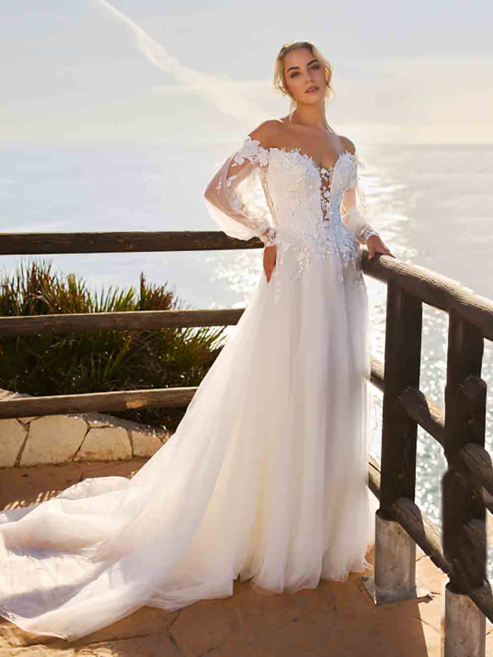 Robes de mariée à manches longues pour mariée Robes de mariée à col en V Robes de mariée en dentelle et tulle pour femmes avec traîne