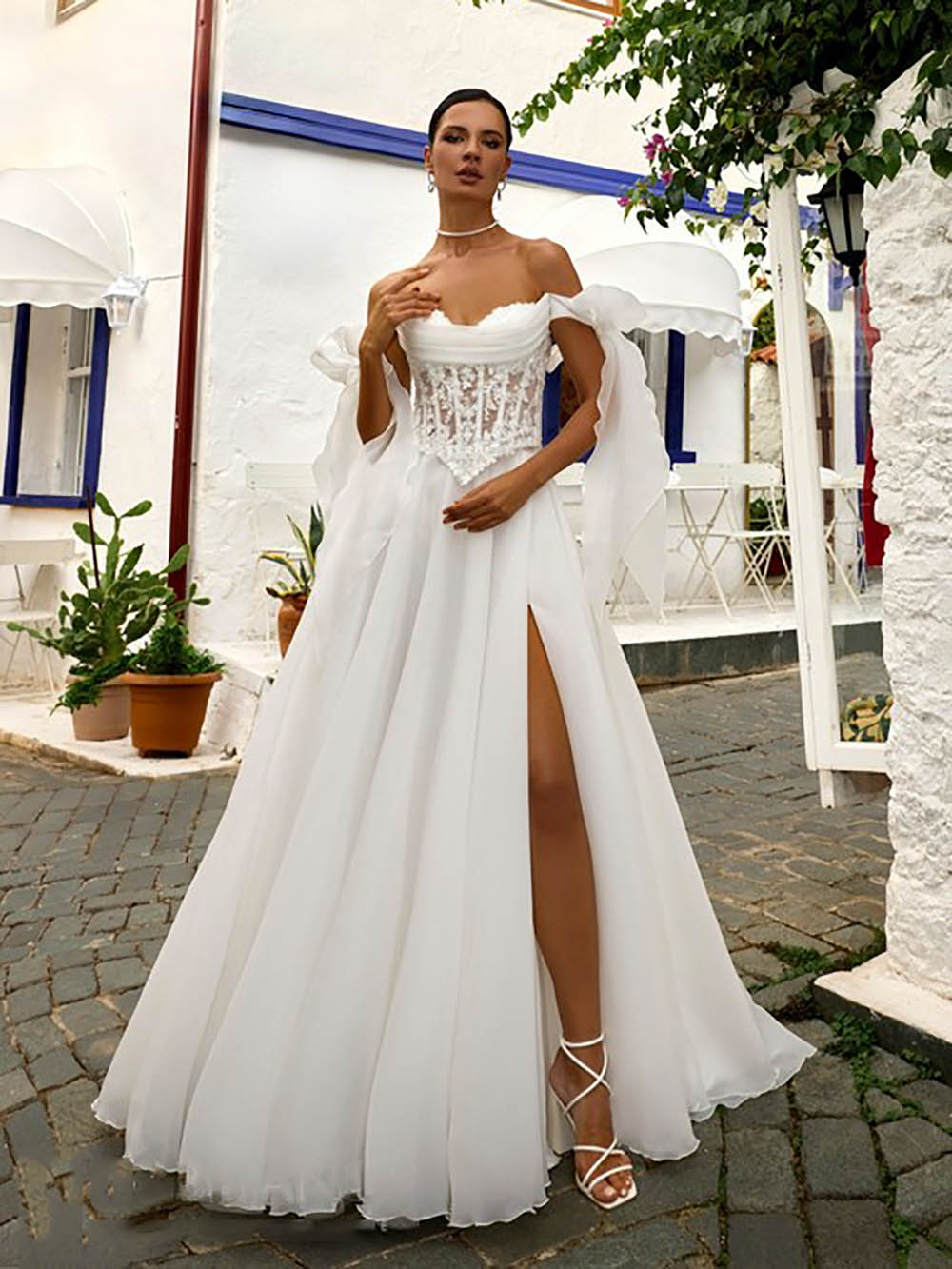 Vestido de novia con apliques de encaje romántico, escote off shoulder, tul en línea A, vestidos de novia Ms2503262
