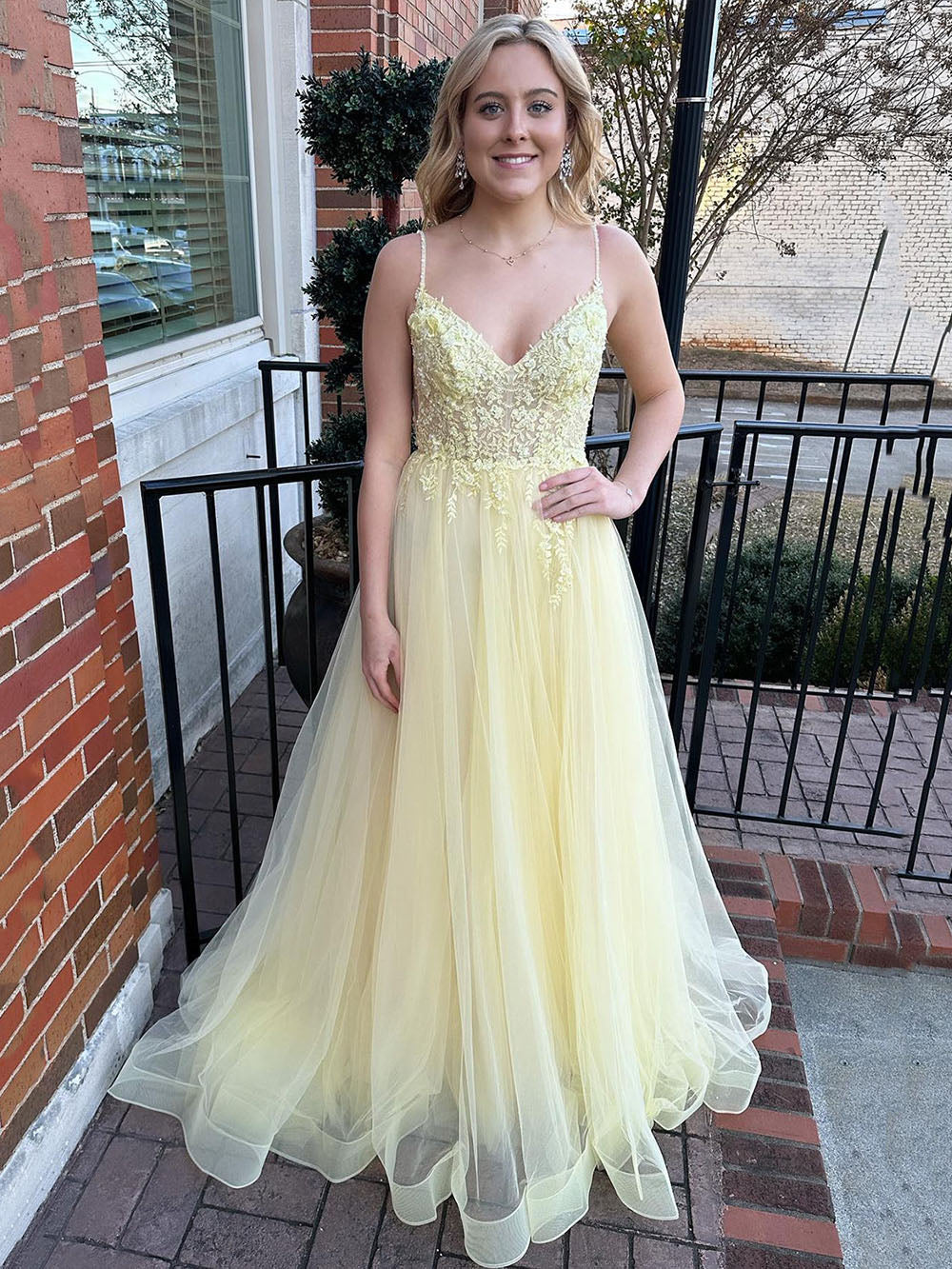 Yellow Tulle Lace-Up Appliques A-Line Prom Dress with Spaghetti Straps Ms2511082