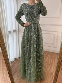 Robe de soirée longue en tulle à bretelles spaghetti et décolleté plongeant pour femme
