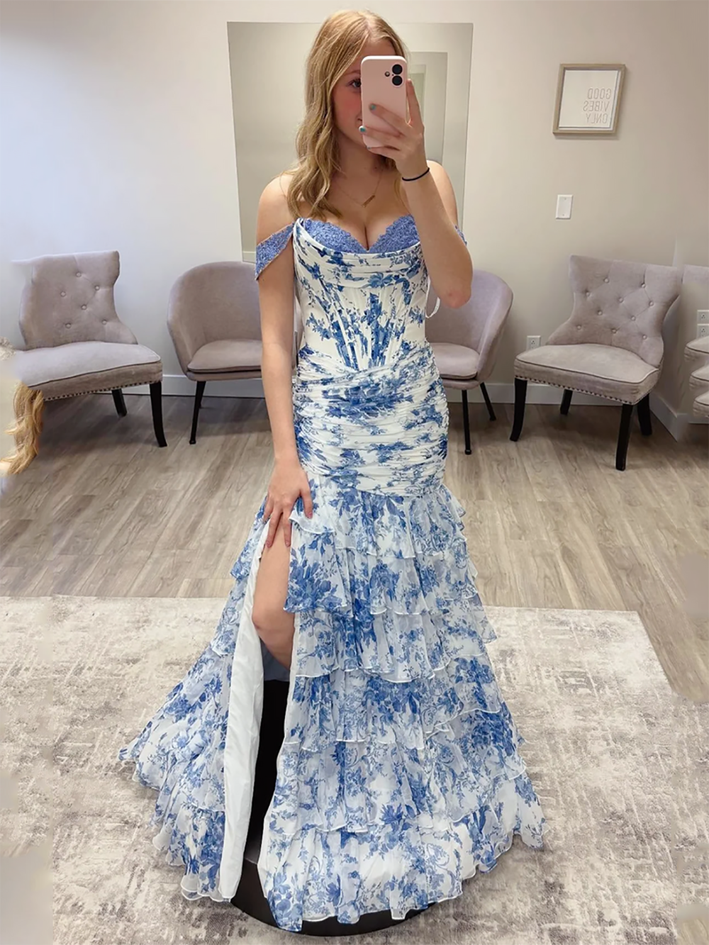Schwarzes Glitzer-Ballkleid, luxuriöses Abendkleid mit Spitzenstickerei, Seitenschlitze, Abschlussfeierkleid