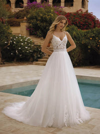 Lace Appliques Spaghetti Strap A Line Wedding Dress Romantic Bridal Gown Ms2601194