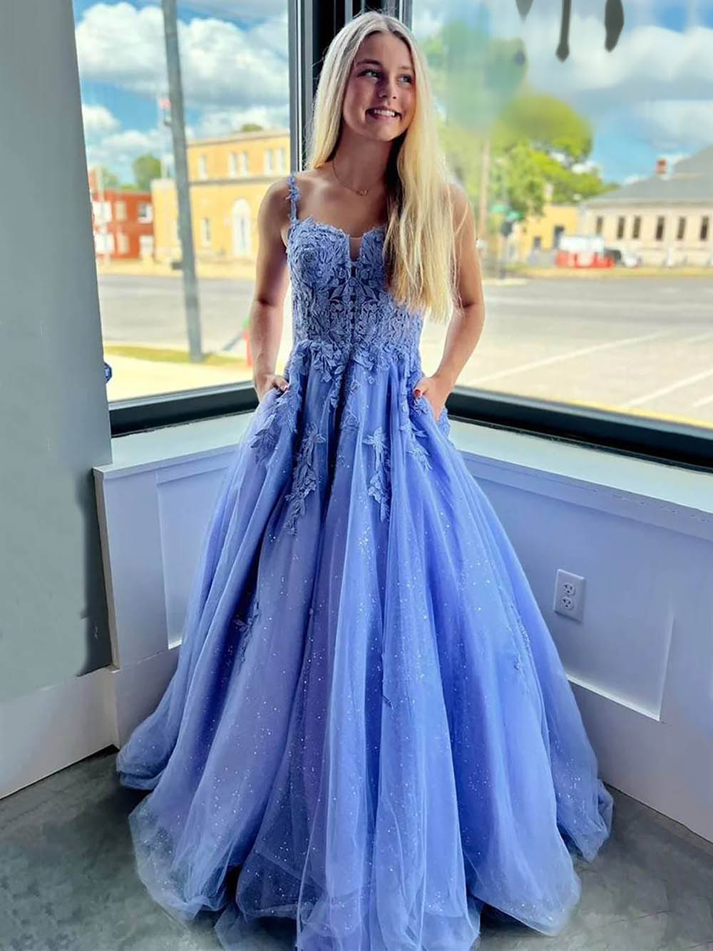 Vestido de Baile com Fenda e Ruffle, Decote Coração, Aplicações de Renda, Corpete, Vestido Formal para Festa de Baile Ms2504114