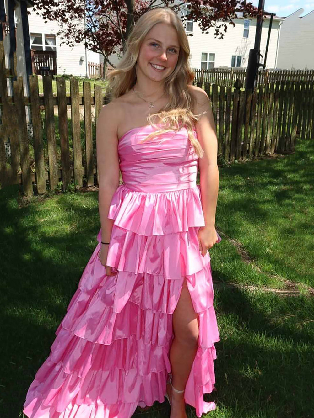 Robe de soirée longue en tulle à bretelles spaghetti et décolleté plongeant pour femme