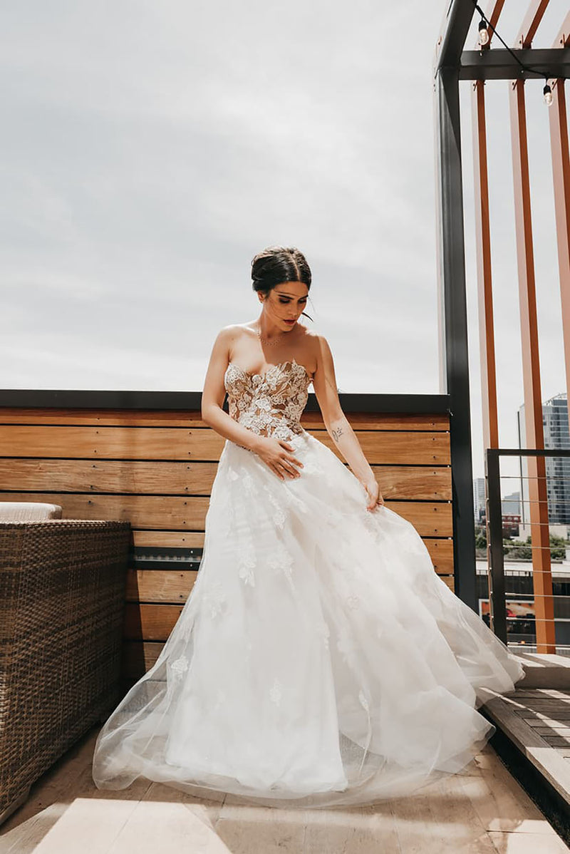 Vestido de novia con apliques de encaje romántico, escote off shoulder, tul en línea A, vestidos de novia Ms2503262