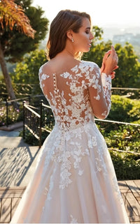 Elegant Illusion Lace Wedding Dress Long Sleeves Floral Appliqué Bride Dress Ms25052202