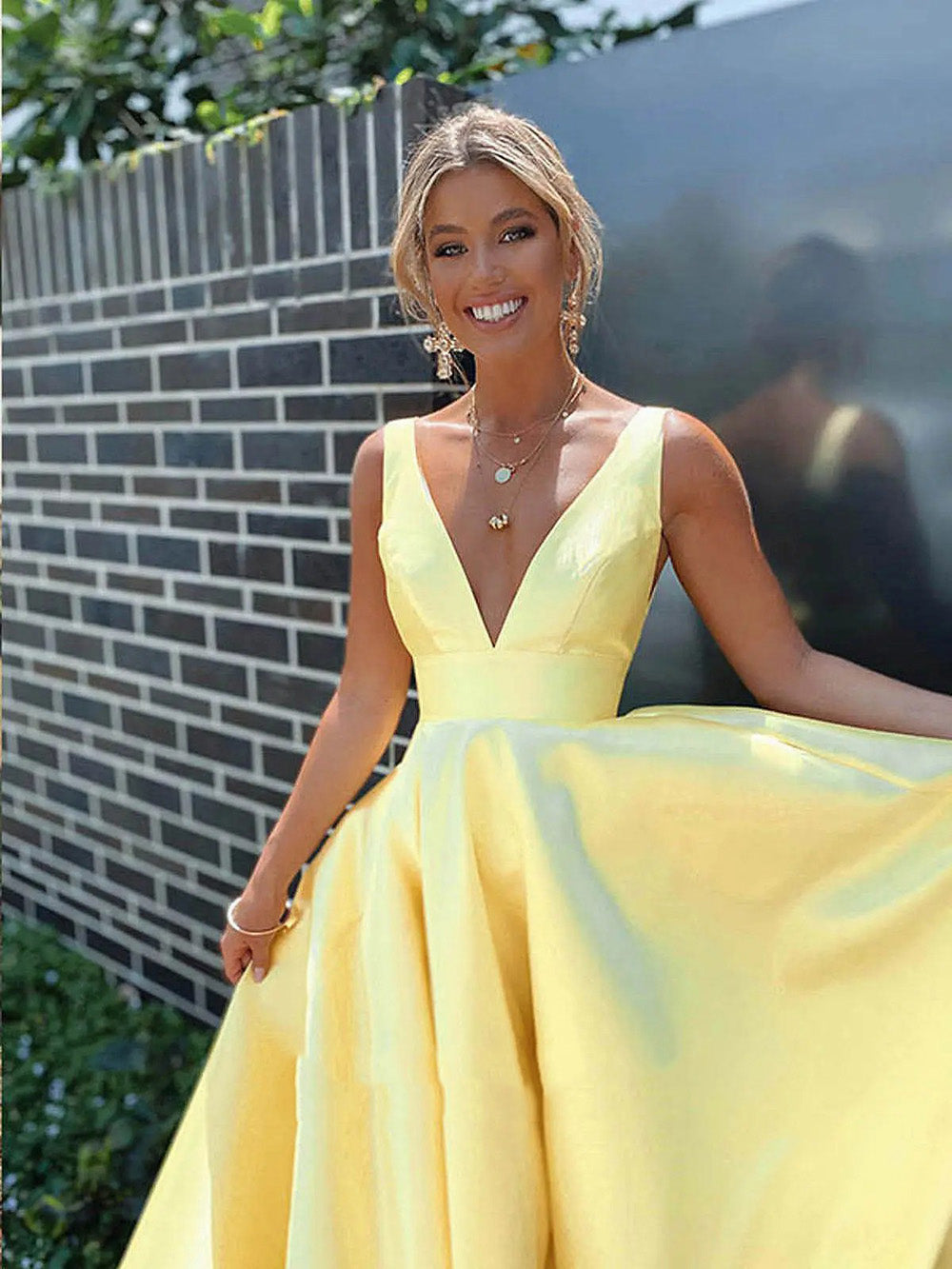 Yellow Prom Dress Deep V Neck Satin A Line Backless Formal Evening Gowns Ms2608111