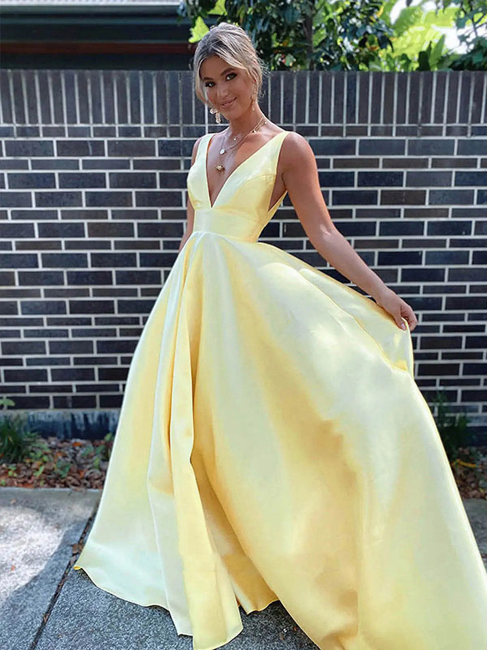 Yellow Prom Dress Deep V Neck Satin A Line Backless Formal Evening Gowns Ms2608111