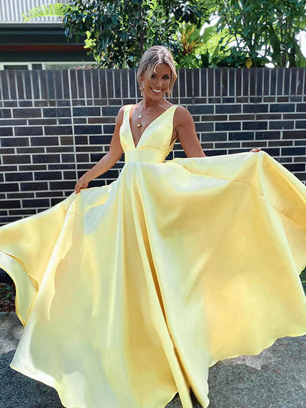 Yellow Prom Dress Deep V Neck Satin A Line Backless Formal Evening Gowns Ms2608111