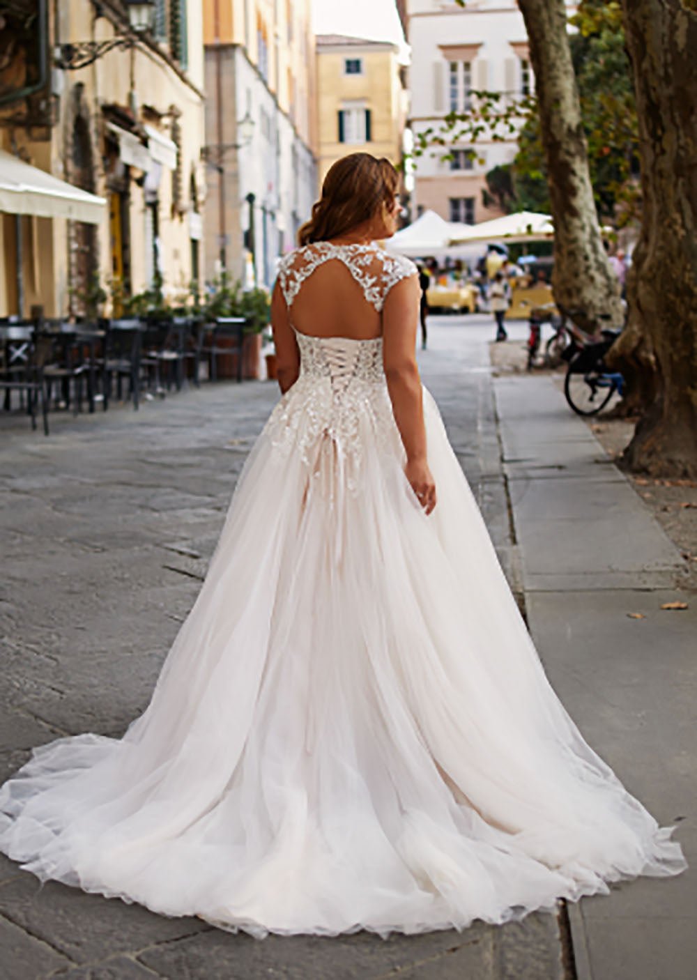 Romantika Punta Aplikaĵa Geedziĝa Robo Senŝultra Tula A-linia Geedziĝa Robo Ms2503262