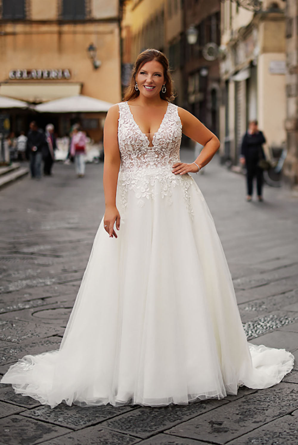 Vestido de Noiva com Apliques de Renda Romântica, Ombros Descobertos, Tule, Corte em A, Vestidos de Noiva Ms2503262