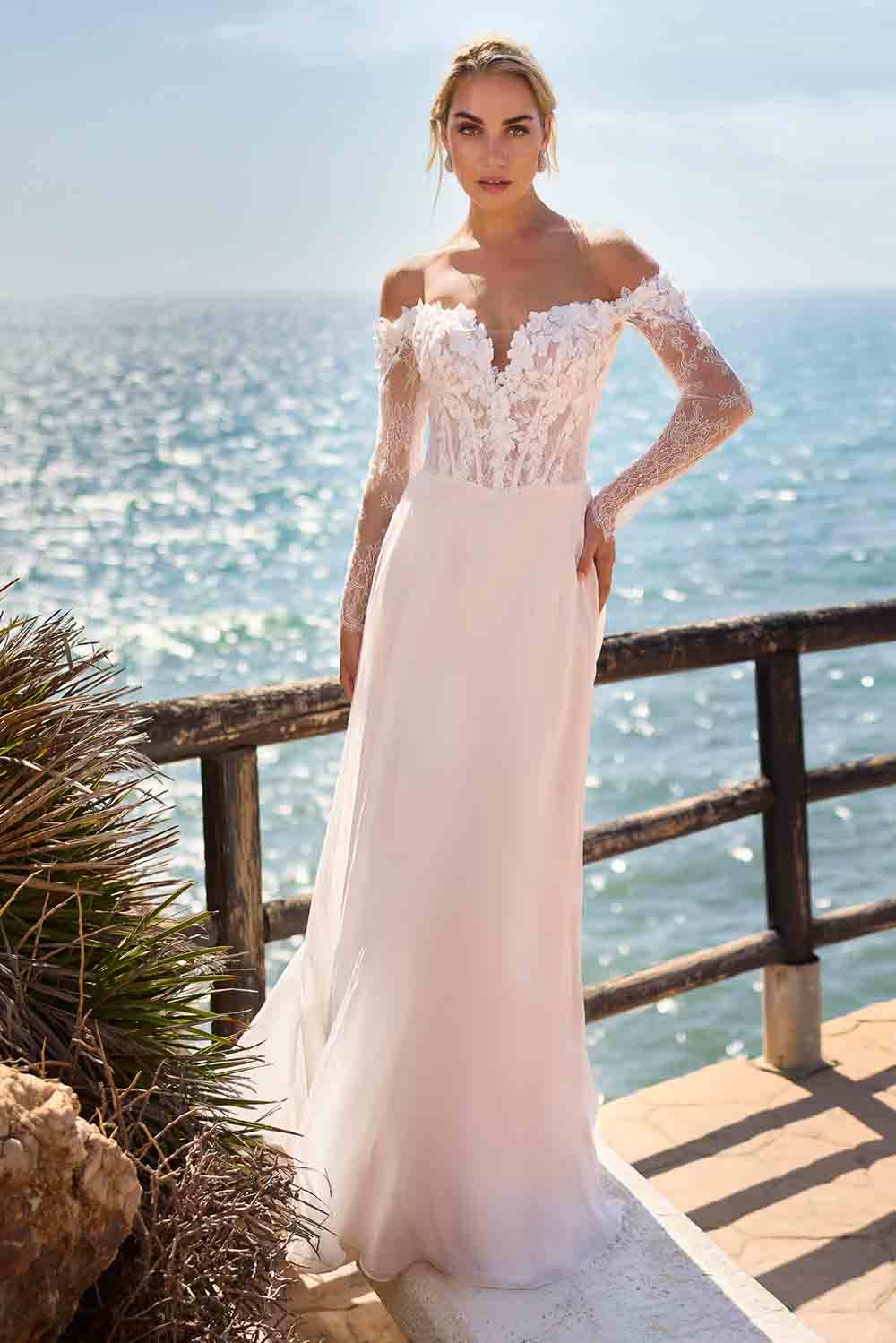 Lace Wedding Dress 3D Flower Corset Long Sleeve Beach Chiffon Bridal Dress Ms2603065