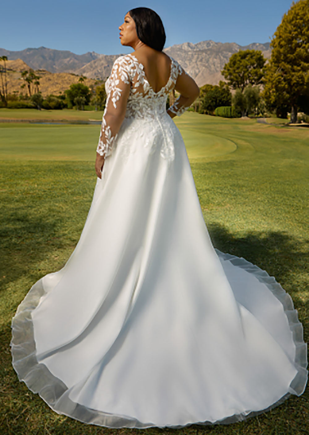 Robes de mariée à manches longues pour mariée Robes de mariée à col en V Robes de mariée en dentelle et tulle pour femmes avec traîne