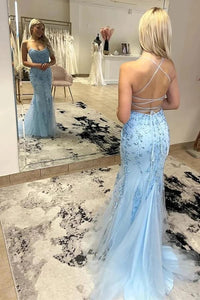 Robe de soirée longue à paillettes asymétrique avec fente et paillettes