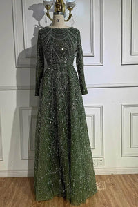 Robe de soirée longue en tulle à bretelles spaghetti et décolleté plongeant pour femme