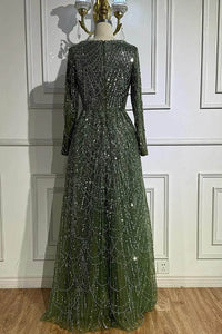 Robe de soirée longue en tulle à bretelles spaghetti et décolleté plongeant pour femme