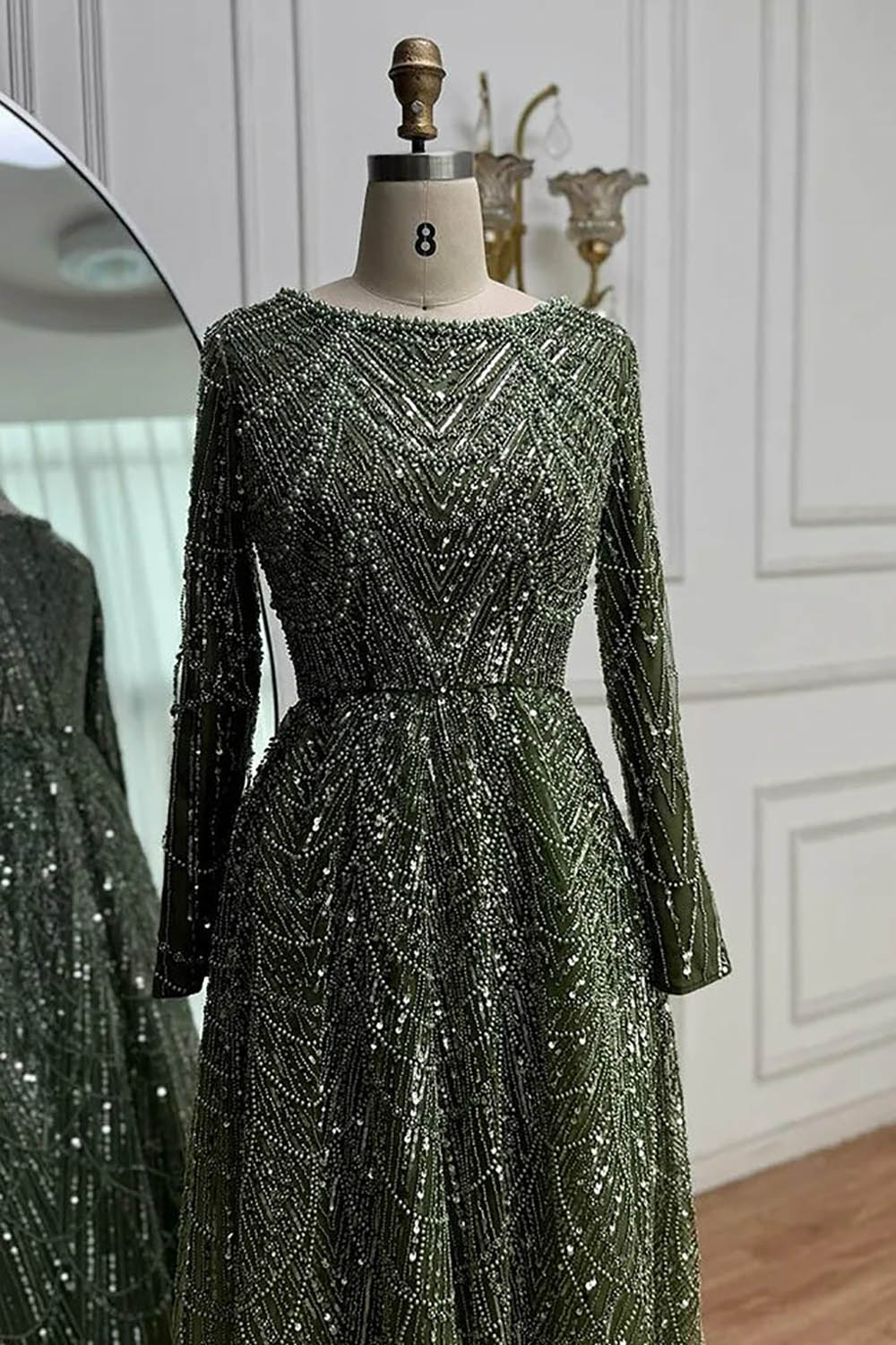 Robe de soirée longue en tulle à bretelles spaghetti et décolleté plongeant pour femme