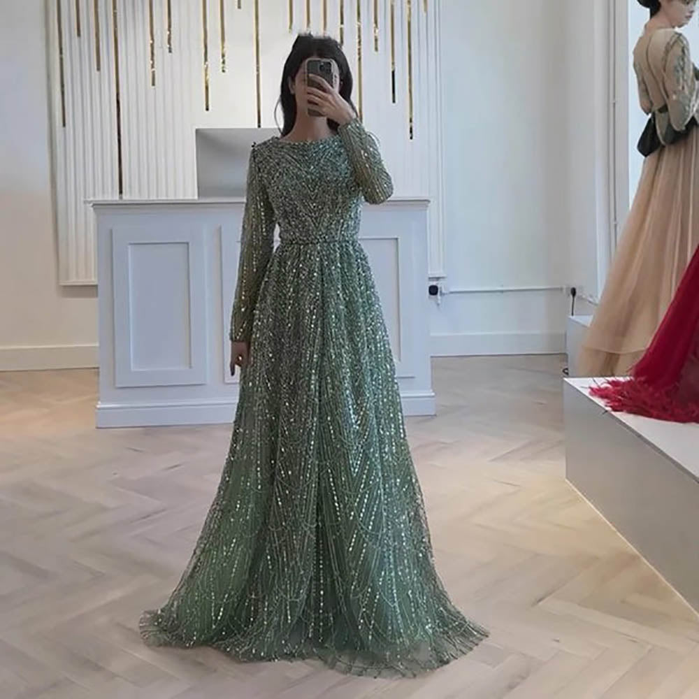 Robe de soirée longue en tulle à bretelles spaghetti et décolleté plongeant pour femme