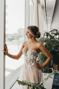 فستان زفاف بتطريز دانتيل رومانسي، كتف مكشوف، تول، تصميم خط A، فساتين عروس Ms2503262